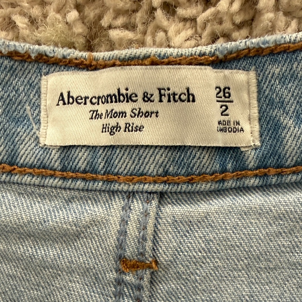 Abercrombie & Fitch The Mom Short High Rise - Picture 2 of 3